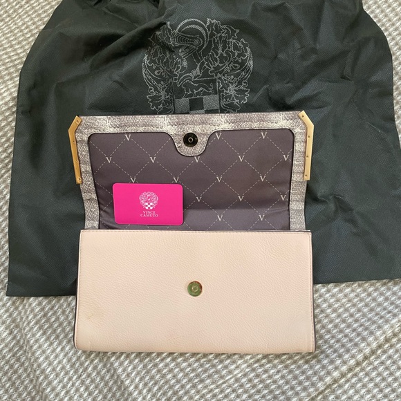 Vince Camuto clutch - Picture 2 of 3